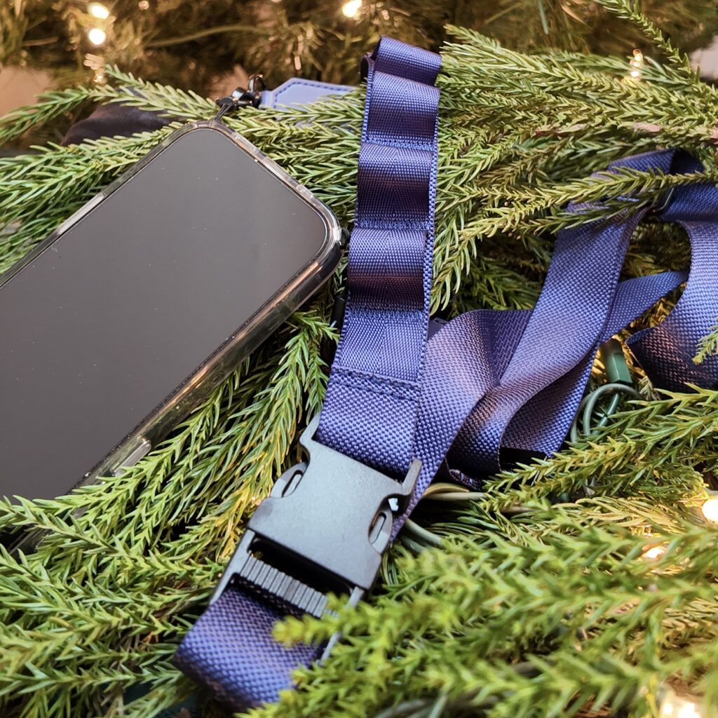 Otterbox 2-in-1 Crossbody Strap is a game changer for my dog walks.